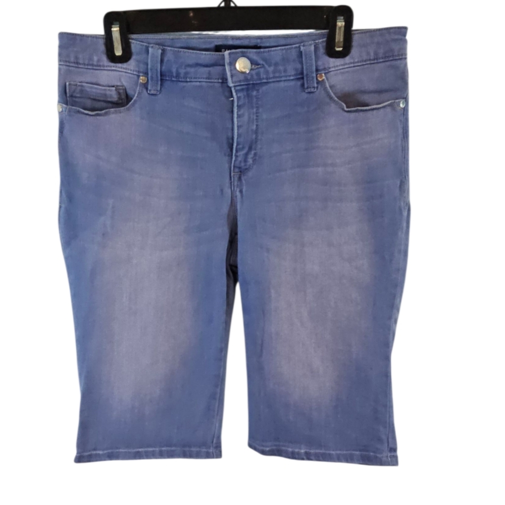 3/$25 Bandolino Size 6 Light Blue Denim Shorts Riley Fit